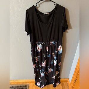 Floral Black Dress Size 18 with pockets!